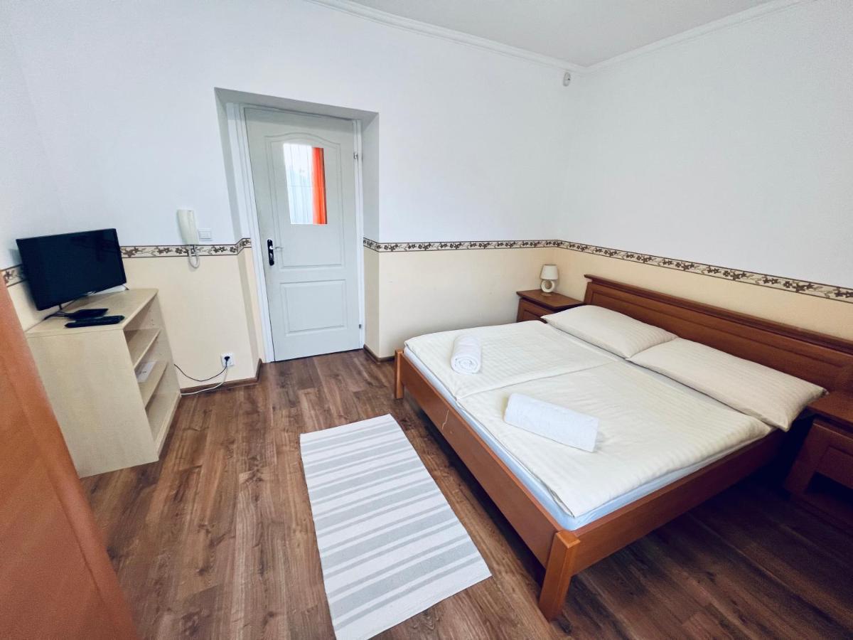 Privat Adriana Apartment Kremnica Ngoại thất bức ảnh