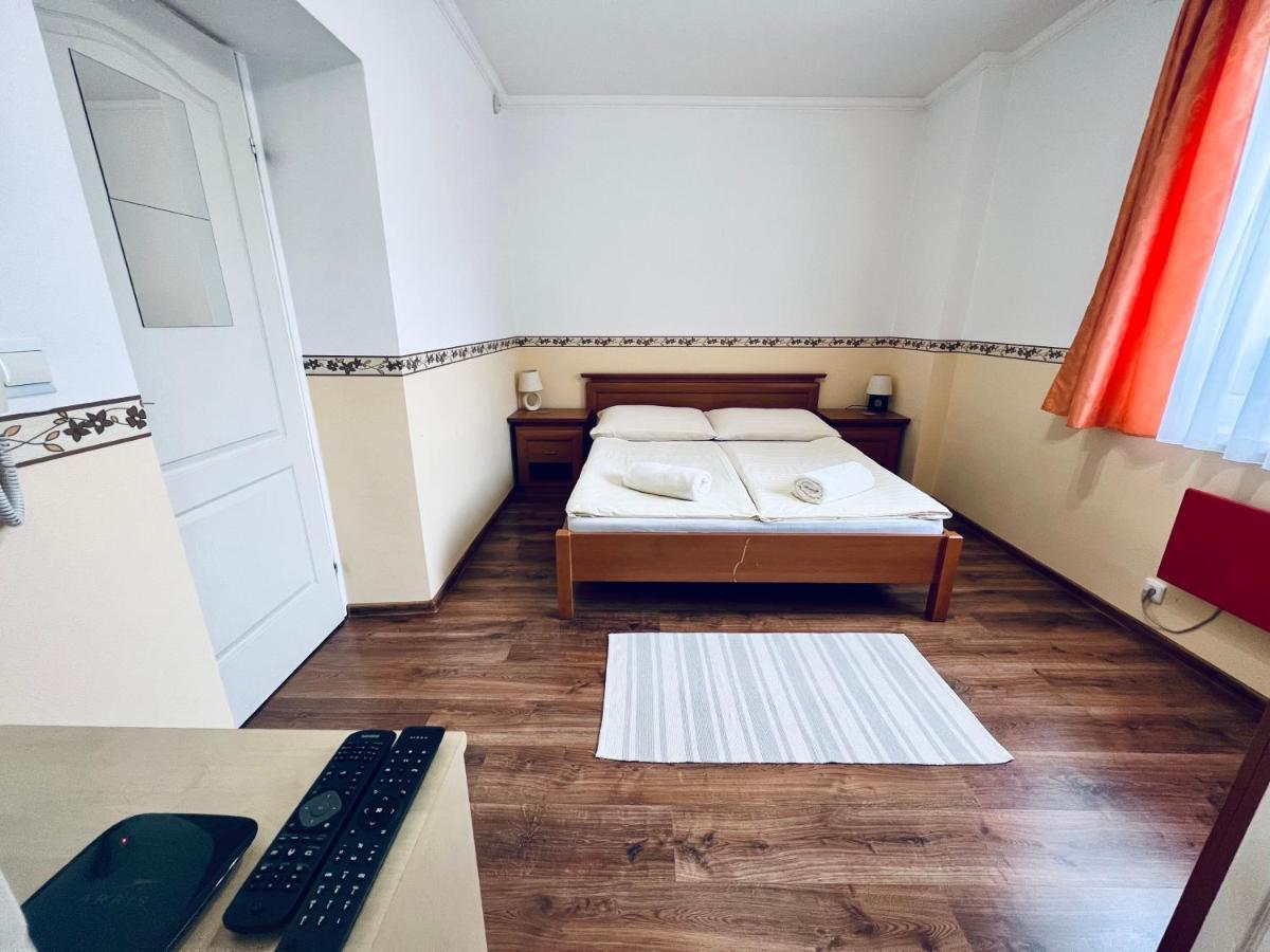Privat Adriana Apartment Kremnica Ngoại thất bức ảnh